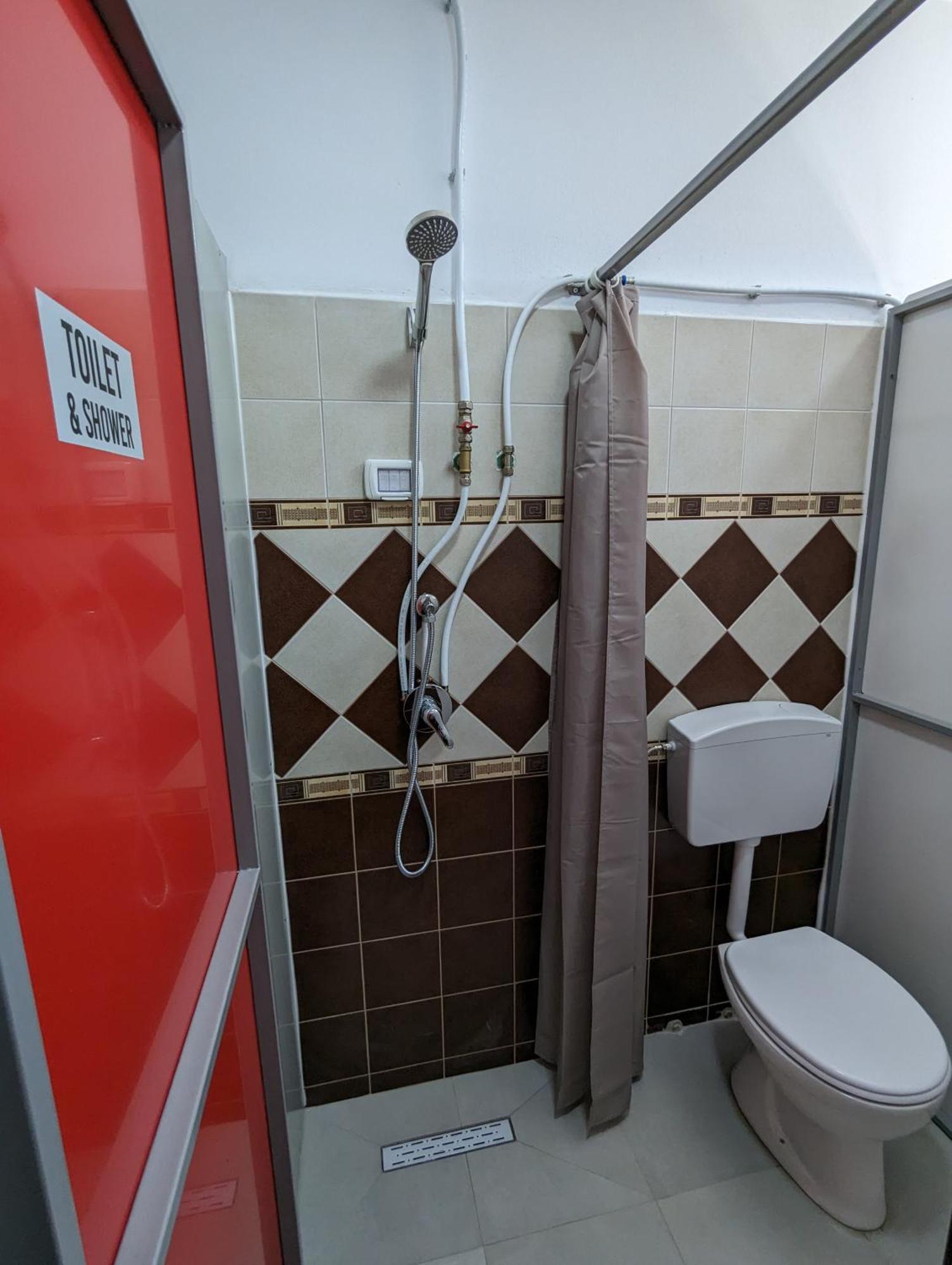 Tias Hostel Shkoder Ngoại thất bức ảnh