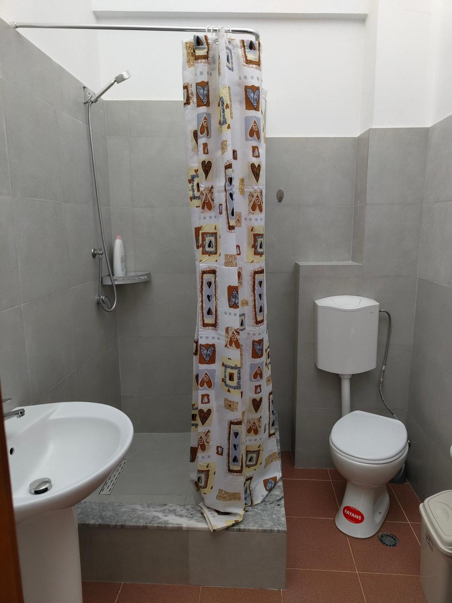 Tias Hostel Shkoder Ngoại thất bức ảnh